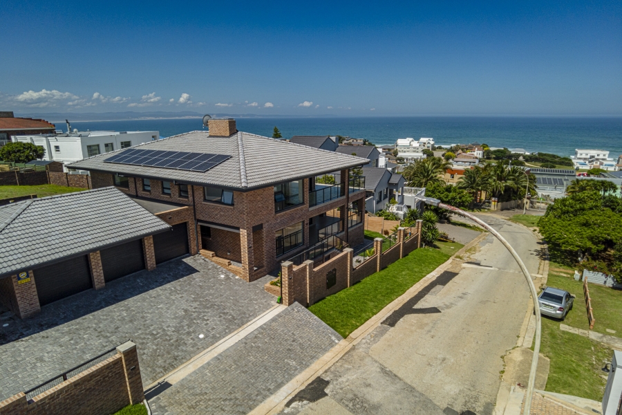 4 Bedroom Property for Sale in Wavecrest Eastern Cape